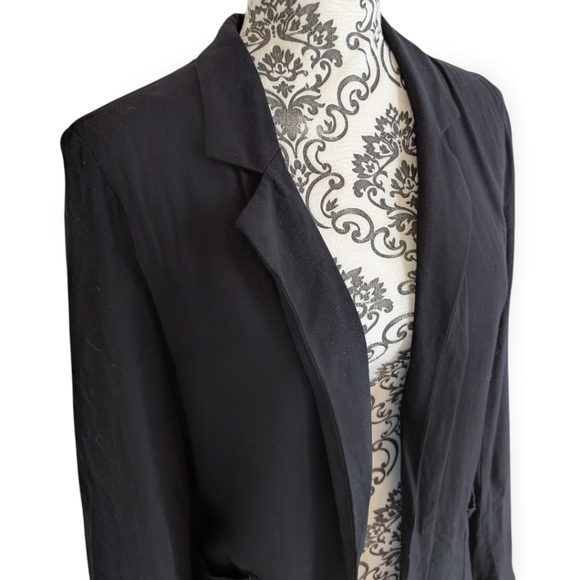 Aritzia Talula Kent Blazer Open Front Rayon Black Lined Pockets Women's size 6 - Picture 5 of 12